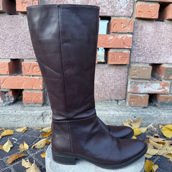 Sleek Geox knee-high leather boots in rich chocolate brown - Picture 6 of 12